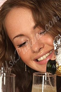 Милана, метро Октябрьская Милана, метро Октябрьская