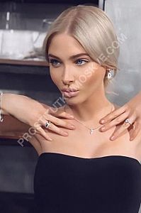 Катя, метро Студенческая