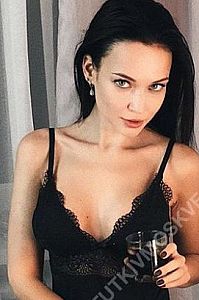 Карина, метро Локомотив