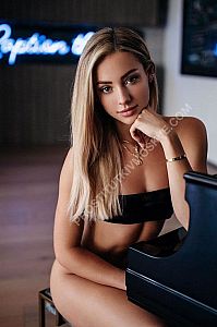 Лена, метро Лесопарковая Лена, метро Лесопарковая
